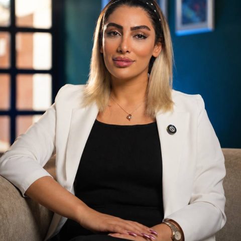 پریسا عزیز پور